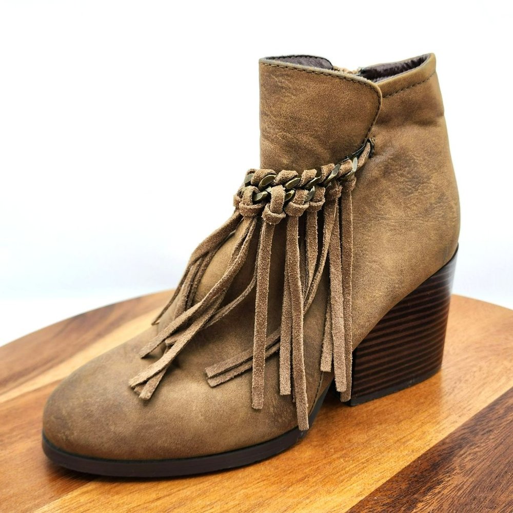 Sbicca Imogen Ankle Bootie 7.5 Tan Fringe Chain Side Zip Faux Leather Stack Heel